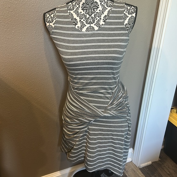 Doe & Rae Dresses & Skirts - Doe and Rae small dress